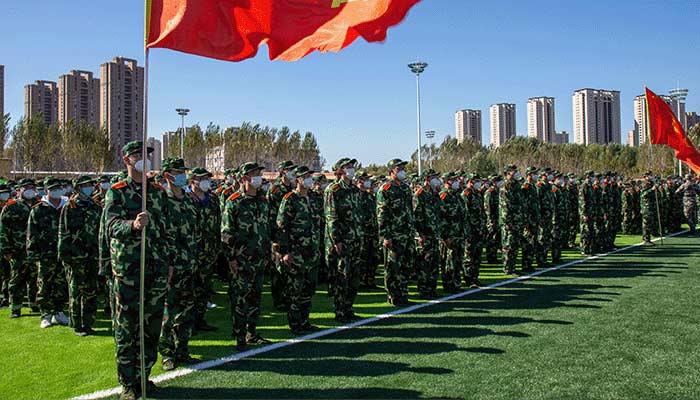 九州线上平台隆重举行2022级新生开学典礼暨军训总结表彰大会