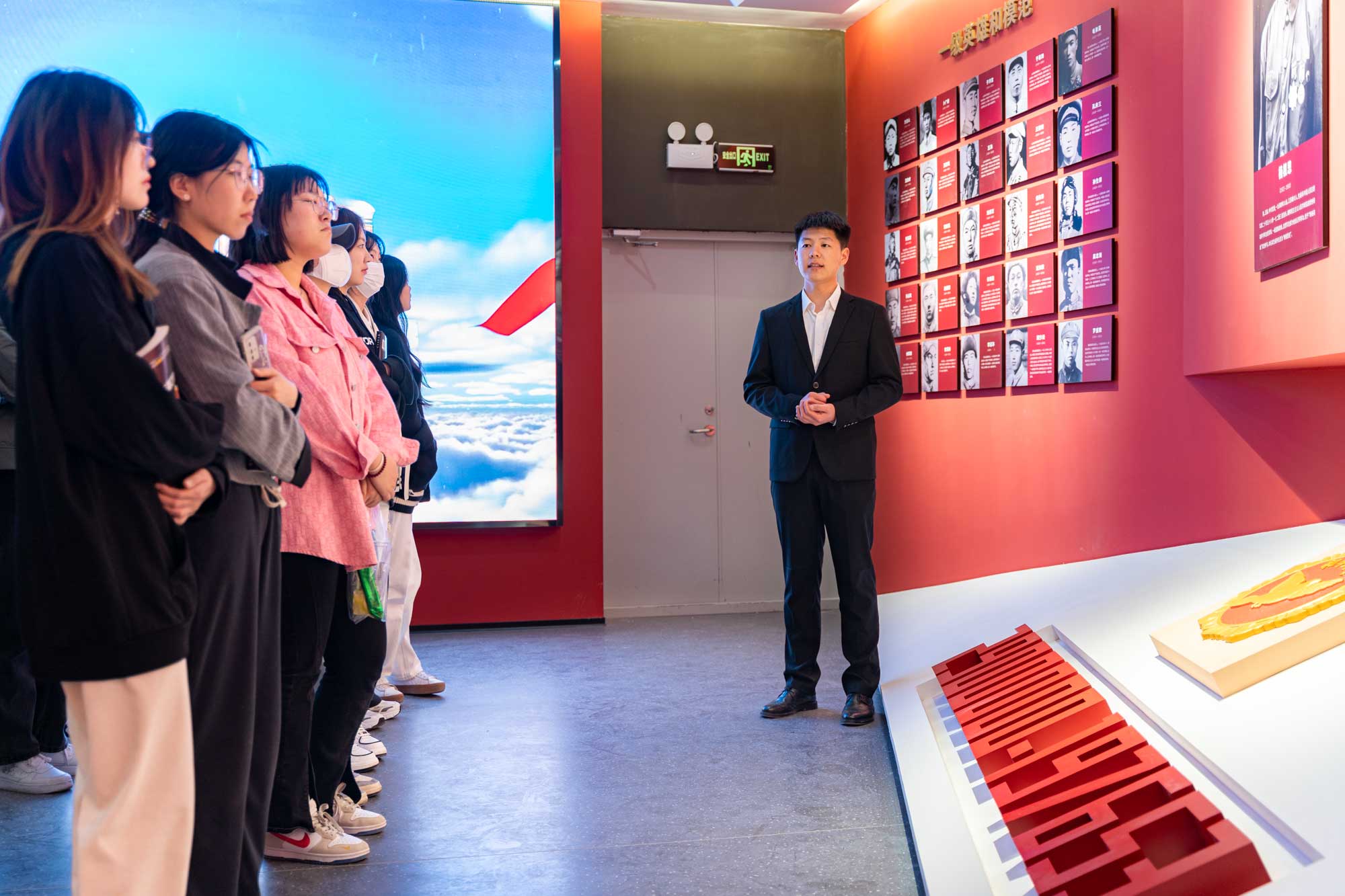 九州线上平台开展抗美援朝精神育人实践基地参观见学活动